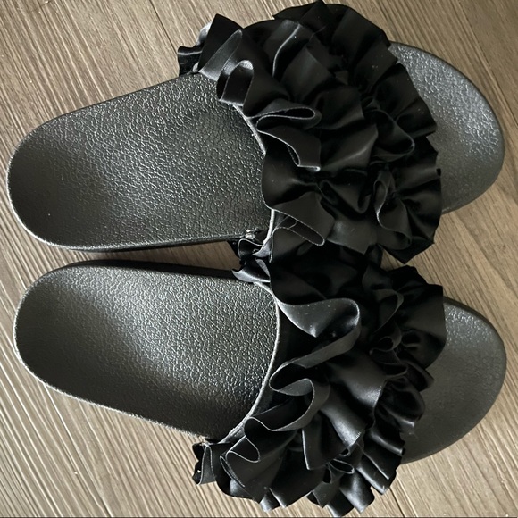 Black Ruffle Slides Sandals Flats - Picture 1 of 3